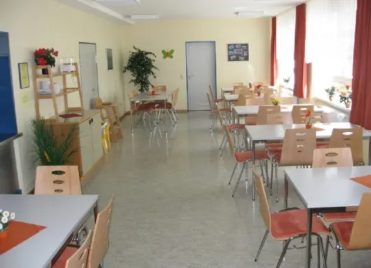 Auf Klassenfahrt mit HEROLÉ: Jugendherberge Kehl Speiseraum in Straßburg