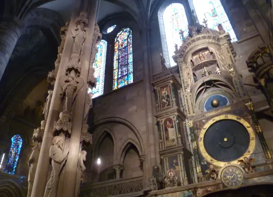 Auf Klassenfahrt mit HEROLÉ: Besichtigen Sie die Astronomische Uhr in der Kathedrale in Straßburg