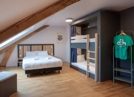 Auf Klassenfahrt mit HEROLÉ: 4-Bett-Zimmer im The People Hostel Straßburg
