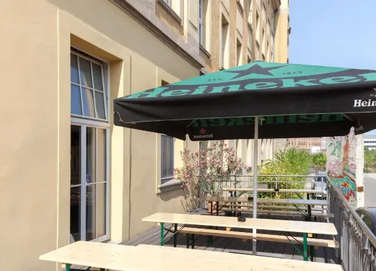 Auf Klassenfahrt mit HEROLÉ: Terrasse des a&o Hostels Leipzig Hauptbahnhof