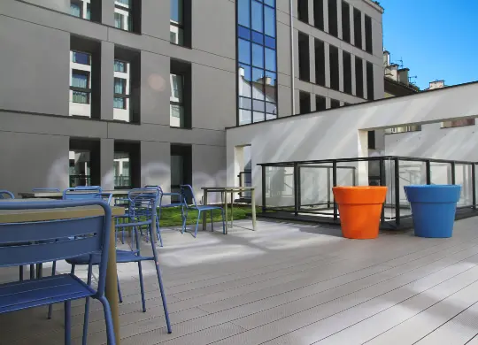 Auf Klassenfahrt mit HEROLÉ: Terrasse des MEININGER Hotels Krakau
