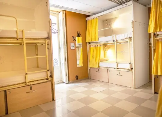 Auf Klassenfahrt mit HEROLÉ: Zimmerbeispiel im River Hostel in Valencia