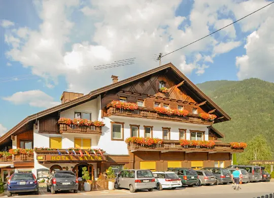 Hotel Sailer + Stefan in Tirol  Auf Klassenfahrt mit HEROLÉ: Hotel Sailer + Stefan in Tirol.