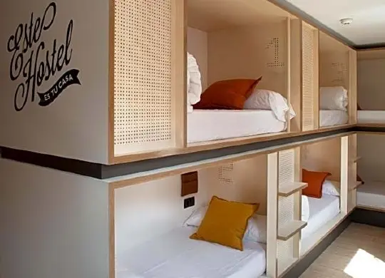 Auf Klassenfahrt mit HEROLÉ: Mehrbettzimmer im TOC Hostel Sevilla.
