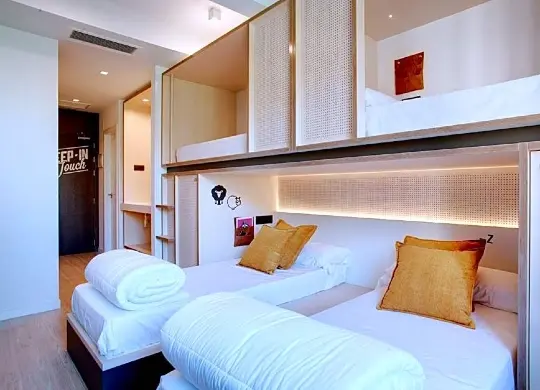Auf Klassenfahrt mit HEROLÉ: Beispiel 4-Bett-Zimmer im TOC Hostel Sevilla.