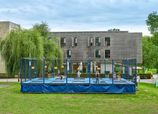Trampolinpark in der Jugendherberge Echternach in Luxemburg Auf Klassenfahrt mit HEROLÉ: Trampolinpark in der Jugendherberge Echternach in Luxemburg