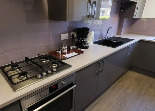 Auf Klassenfahrt mit HEROLÉ: Beispiel einer Gemeinschaftsküche im Parkwood Village der University of Kent in Canterbury