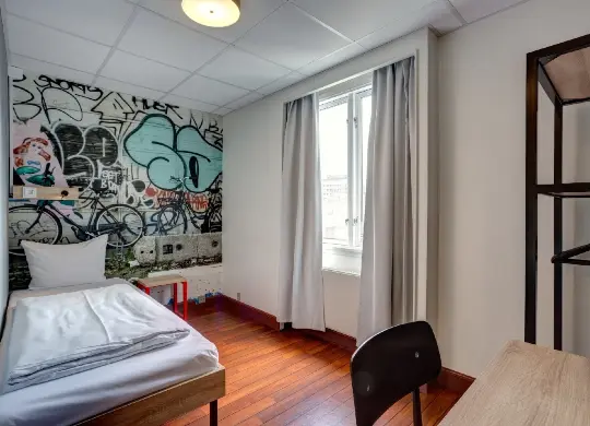 Urban House by MEININGER in Kopenhagen Auf Klassenfahrt mit HEROLÉ: Einzelzimmer im Urban House by MEININGER in Kopenhagen