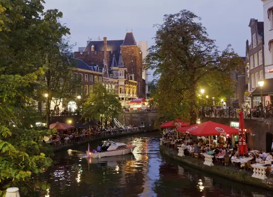 Auf Klassenfahrt mit HEROLÉ: Grachten am Abend in Utrecht.