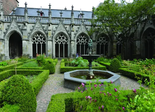 Auf Klassenfahrt mit HEROLÉ: Klosterhof in Utrecht.