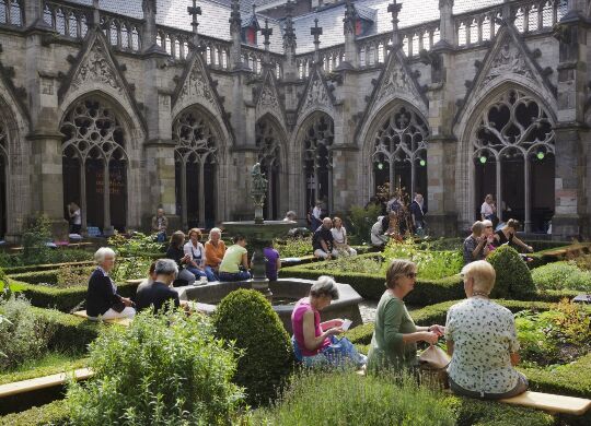 Auf Klassenfahrt mit HEROLÉ: Klosterhof in Utrecht