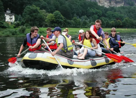 Wasserwandern auf der Elbe in der sächsischen Schweiz  Auf Klassenfahrt mit HEROLÉ: Wasserwandern auf der Elbe in der sächsischen Schweiz.