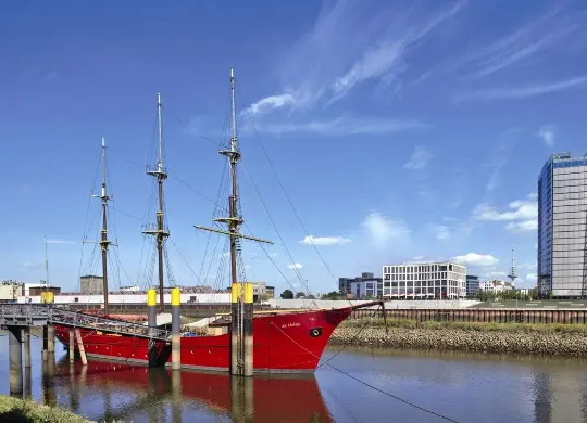 Weser-Tower in Bremen  Auf Klassenfahrt mit HEROLÉ: Weser-Tower in Bremen.