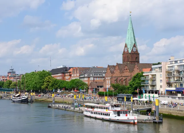 Weserschiffe in Bremen Auf Klassenfahrt mit HEROLÉ: Weserschiffe in Bremen.