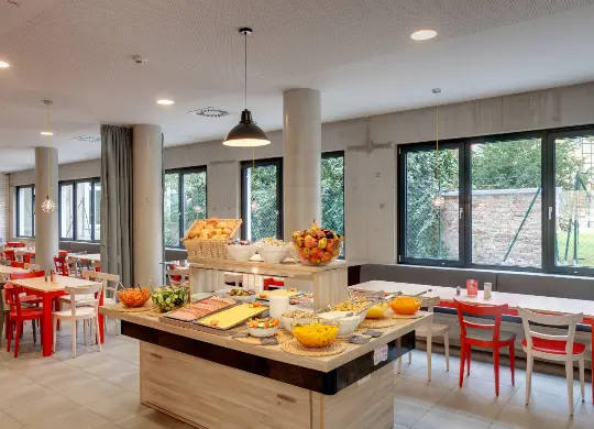 Auf Klassenfahrt mit HEROLÉ: Frühstücksraum im Hotel Meininger Franz in Wien