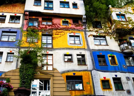 Auf Klassenfahrt mit HEROLÉ: Hundertwasserhaus in Wien.