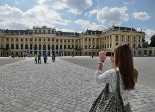 Auf Klassenfahrt mit HEROLÉ: Nutzen Sie die Möglichkeit das wunderschöne Schloss Schönbrunnen in Wien zu besuchen