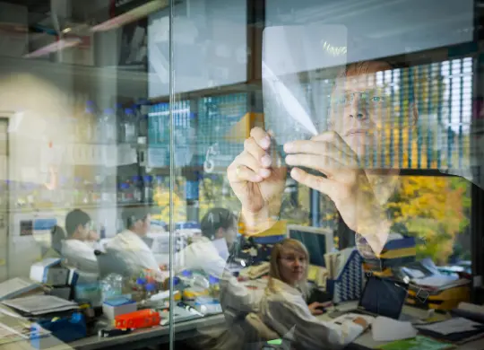 Auf Klassenfahrt mit HEROLÉ: Wissenschaftler im Max-Planck Institut in Dresden
