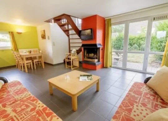 Wohnbereich im Ferienhaus des Sunparks Oostduinkerke an der Flämischen Nordseeküste Auf Klassenfahrt mit HEROLÉ: Wohnbereich im Ferienhaus des Sunparks Oostduinkerke an der Flämischen Nordseeküste