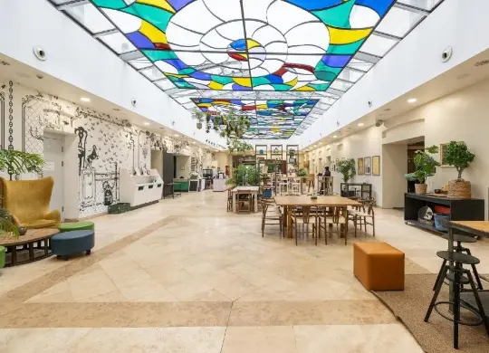 Auf Klassenfahrt mit HEROLÉ: Lobby im Wombat's City Hostel Budapest