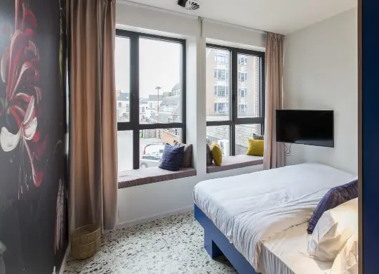 Auf Klassenfahrt mit HEROLÉ: Zimmerbeispiel für Begleitpersonen im Yust Antwerpen