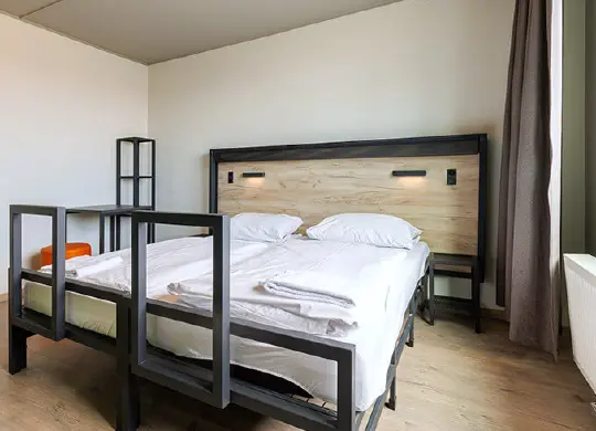 Auf Klassenfahrt mit HEROLÉ: Zimmer für Begleitpersonen im a&o Hostel München Hackerbrücke