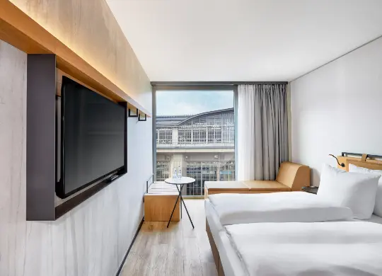 Auf Klassenfahrt mit HEROLÉ: Zimmer für Begleitpersonen im H2 Hotel Leipzig