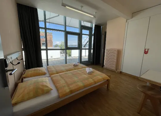 Auf Klassenfahrt mit HEROLÉ: Zimmer für die Begleitpersonen in der Auberge de Jeunesse Geneve