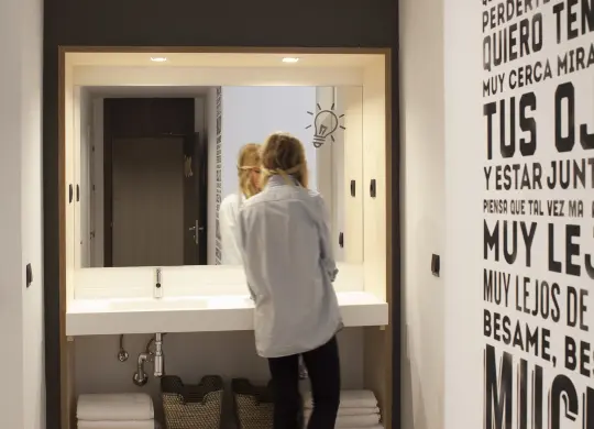 Auf Klassenfahrt mit HEROLÉ: Blick ins Zimmer im TOC Hostel Sevilla