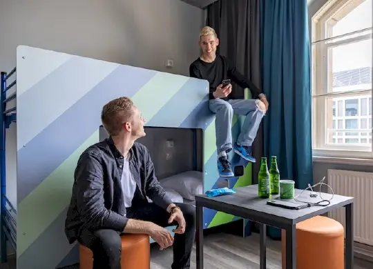 Auf Klassenfahrt mit HEROLÉ: Zimmerbeispiel im a&o Hostel Leipzig Hauptbahnhof