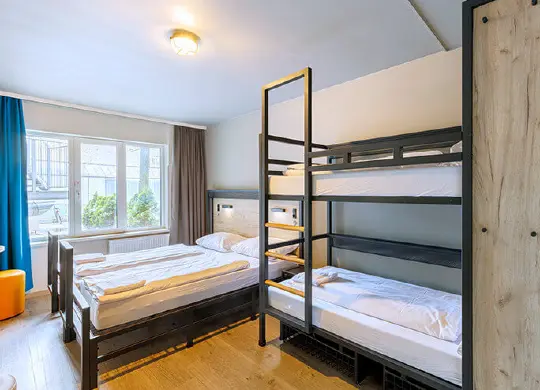 Auf Klassenfahrt mit HEROLÉ: Zimmerbeispiel im a&o Hostel München Hackerbrücke