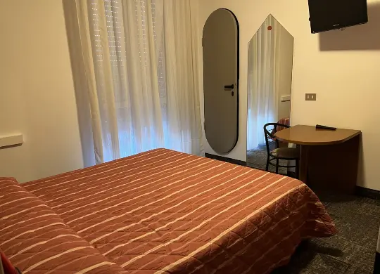 Auf Klassenfahrt mit HEROLÉ: Zimmerbeispiel im Hotel Azzurra - Gardasee