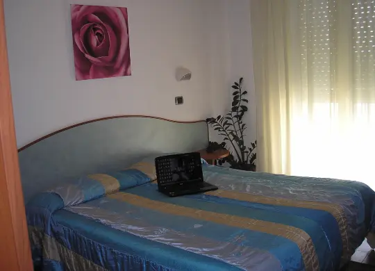 Auf Klassenfahrt mit HEROLÉ: Zimmerbeispiel im Hotel Playa - Adria