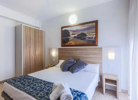 Auf Klassenfahrt mit HEROLÉ: Zimmerbeispiel im Hotel San Marino an der Adria