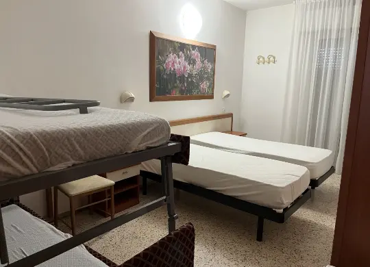 Auf Klassenfahrt mit HEROLÉ: Zimmerbeispiel im Hotel San Marino an der Adria