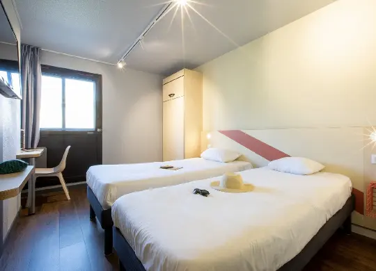 Auf Klassenfahrt mit HEROLÉ: Zimmerbeispiel im ibis budget Avignon in der Provence