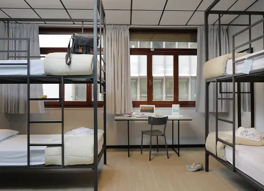 Auf Klassenfahrt mit HEROLÉ: Zimmerbeispiel im PLUS Hostel Florence in Florenz