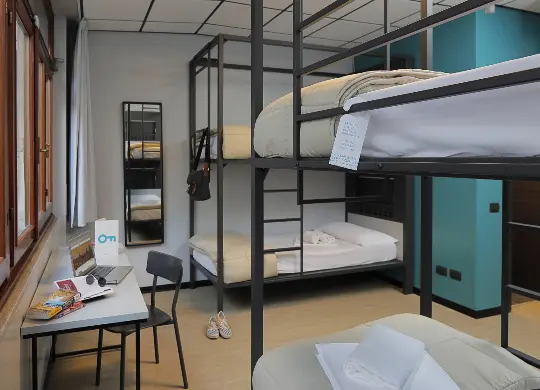 Auf Klassenfahrt mit HEROLÉ: Zimmerbeispiel im PLUS Hostel Florence in Florenz