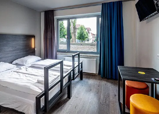 Auf Klassenfahrt mit HEROLÉ: Zweibettzimmer im a&o Hostel Weimar