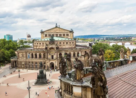 Auf Klassenfahrt mit HEROLÉ: Genießen Sie den Blick auf den Zwinger in Dresden
