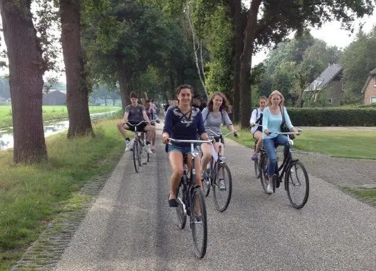Auf Klassenfahrt mit HEROLÉ: Fahrradverleih im Heinopark in Zwolle.