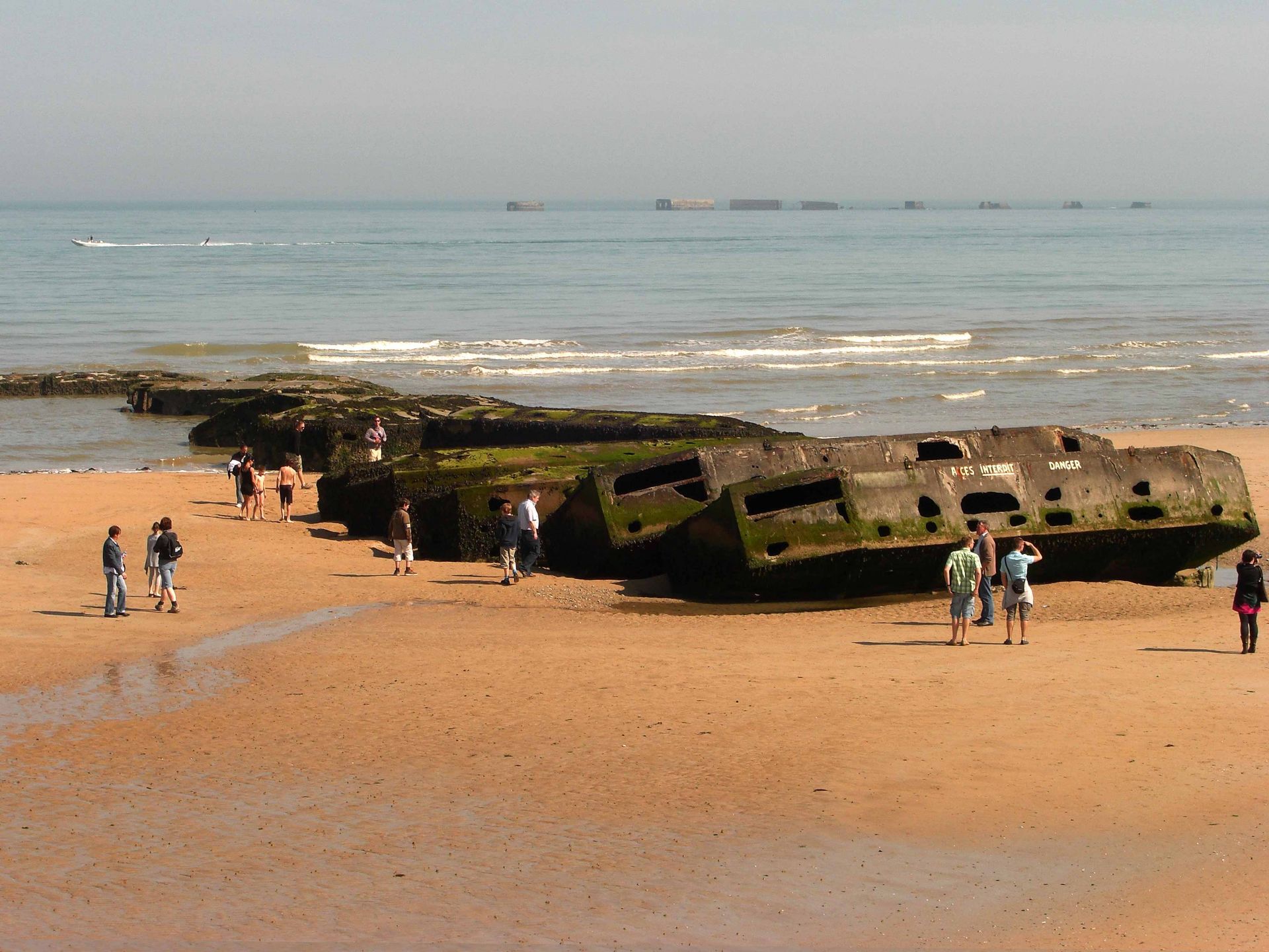 Plages Debarquement (c) L. Belither-(c) Lucinda BELITHER CRT