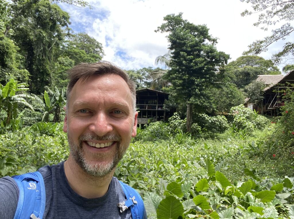 Carsten Herold vor Ort im peruanischen Amazonas-Regenwald