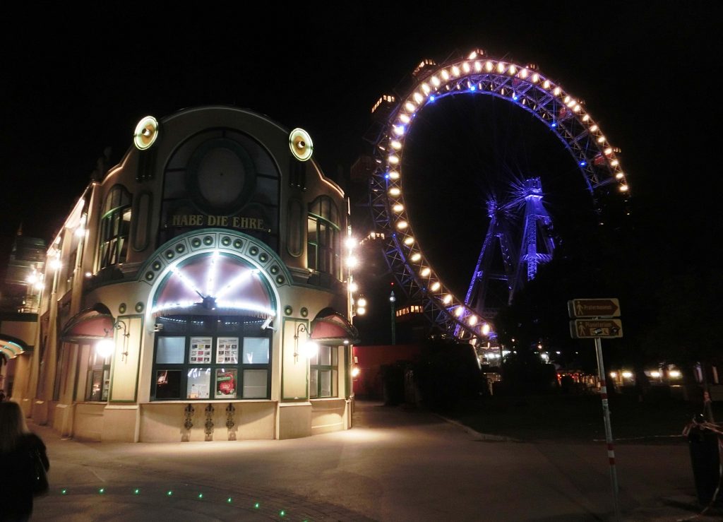 Blick auf den Prater am Abend in Wien