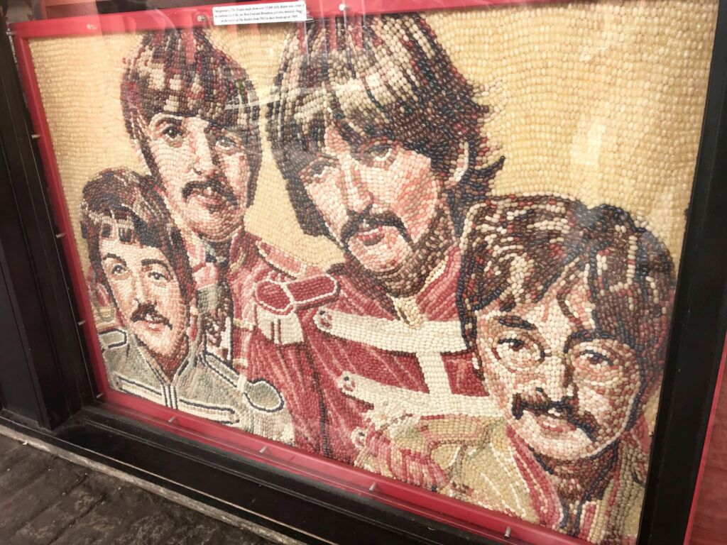 Zeichnung von den Beatles in Liverpool.