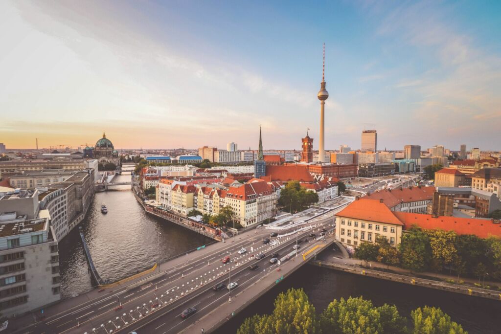 Berlin von oben in schönem Abendlicht