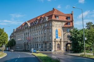 Blick auf die Außenfassade des a&o Leipzig