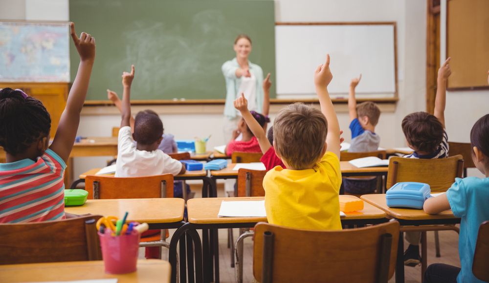 Wer schon in der Schule aktiv mitarbeitet, hat hinterher weniger Stress mit den Hausaufgaben!