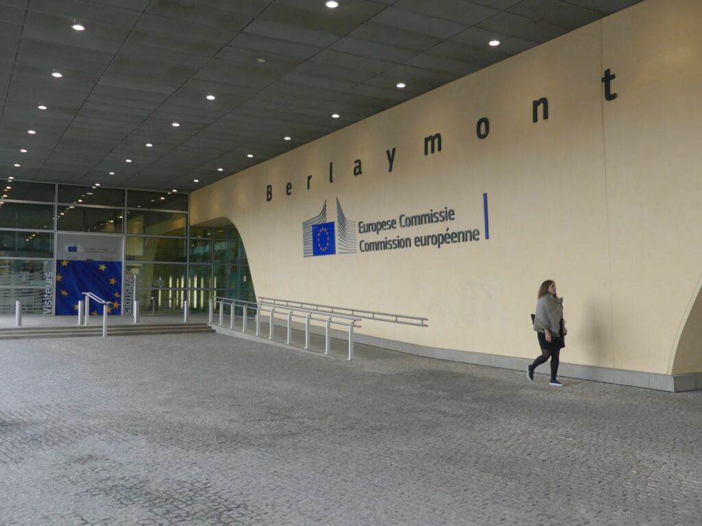Blick zum Berlaymont am Parlamentarium der EU in Brüssel.