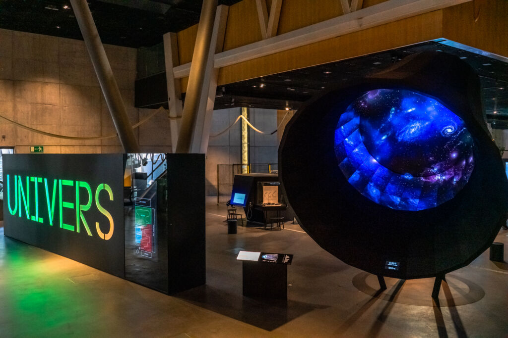 Einblick in das Cosmo Caixa Wissenschaftsmuseum in Barcelona.